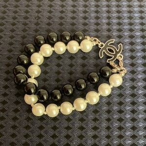 CHANEL Black and White Pearl Bracelet